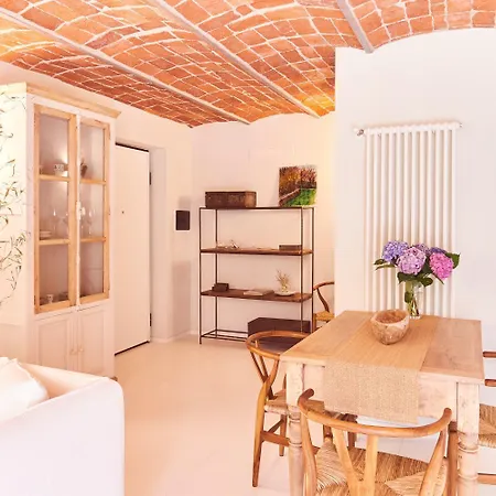 Aqvae Unconventional Semesterbostad *