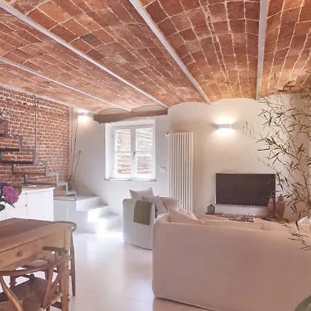 Aqvae Unconventional *