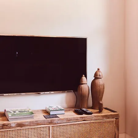 Aqvae Unconventional